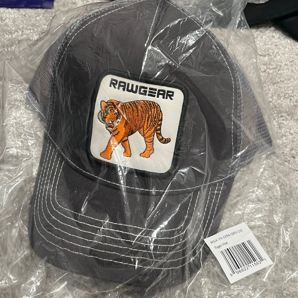 BNWT Rawgear hat